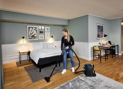 VP300C hotel room